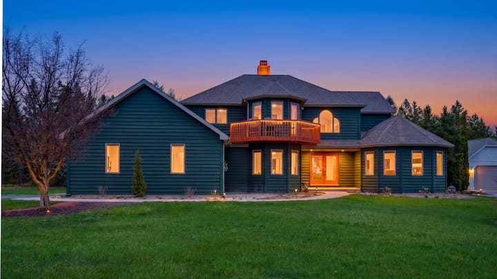 Charming Sister Bay Home | Backyard Oasis & Hottub - Sister Bay, WI