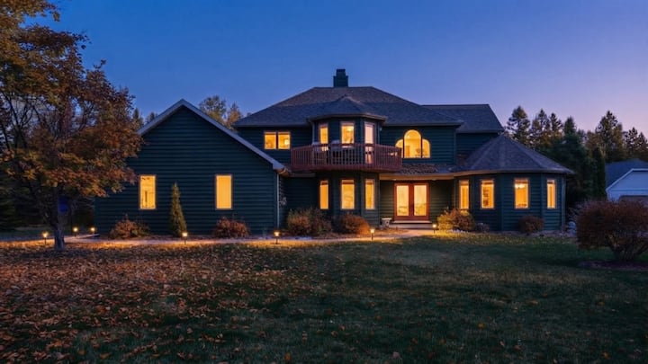 Charming Sister Bay Home | Backyard Oasis & Hottub - Sister Bay, WI