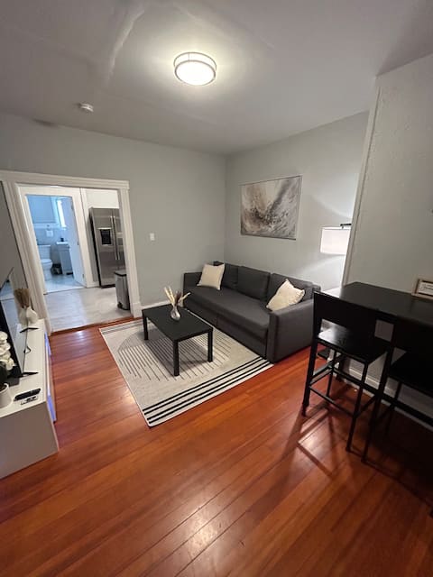 Cozy 1 Bedroom Near UMASS Lowell
