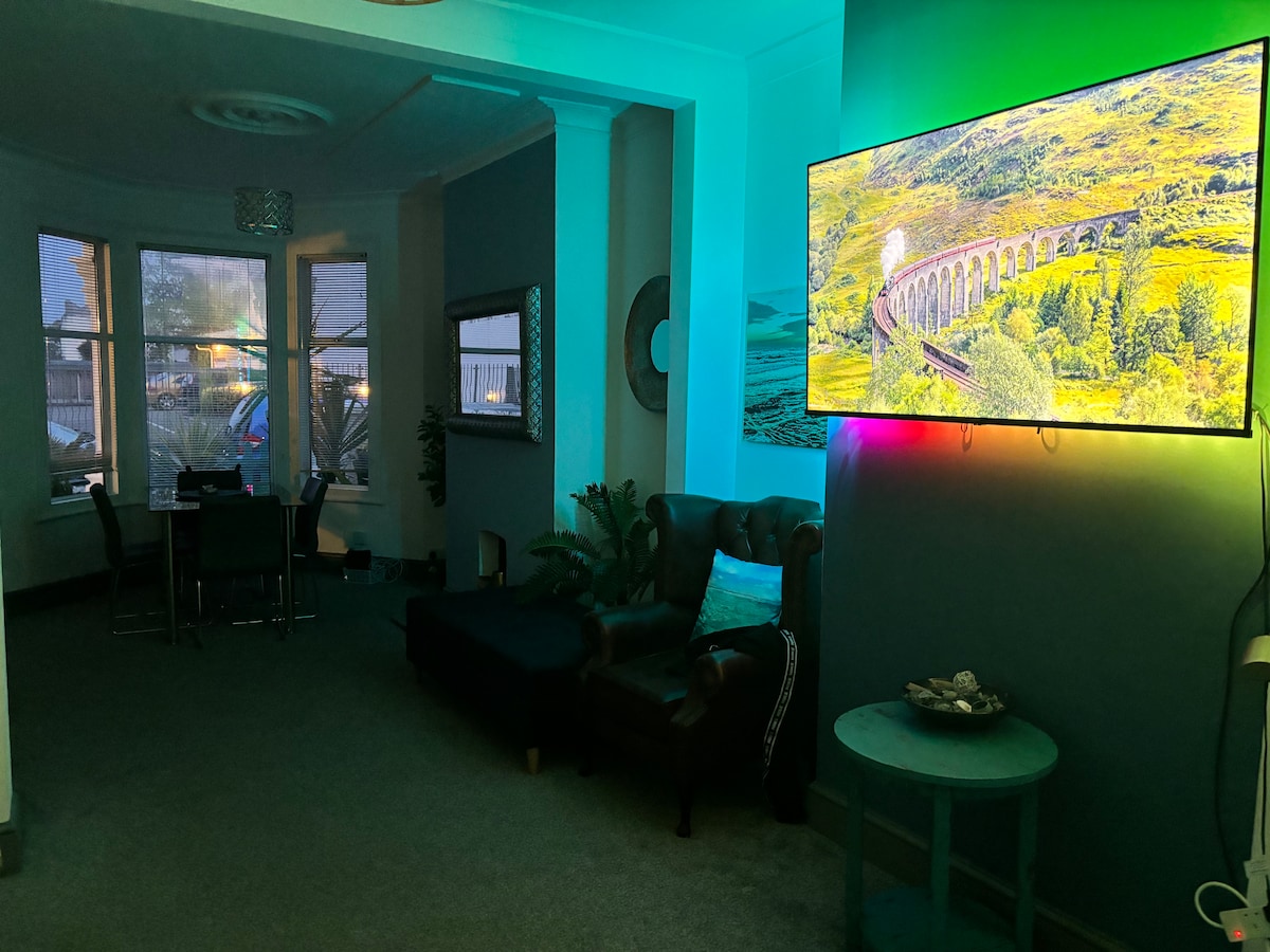 Top performing Airbnb: Mediterranean inspired home/garden opposite beach in Southend On Sea