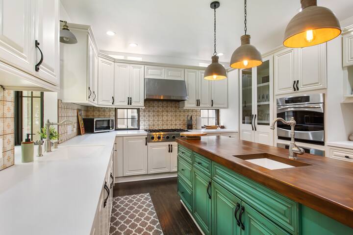 Villa Serenity, 5 Bedrooms Hot Tub. gallery image 5