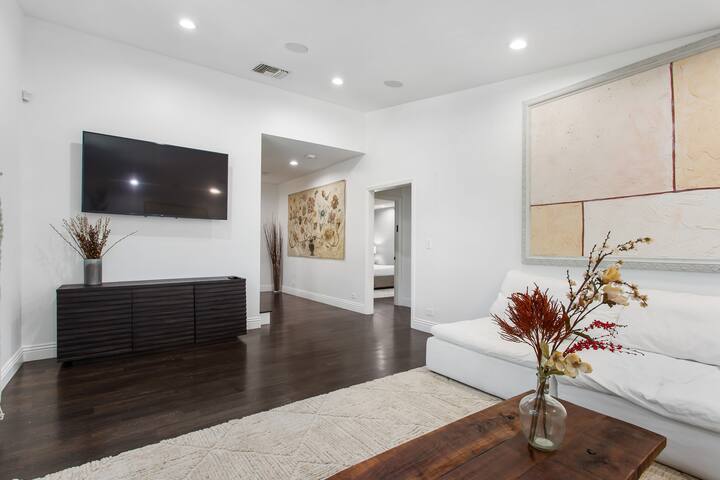 Villa Serenity, 5 Bedrooms Hot Tub. gallery image 4