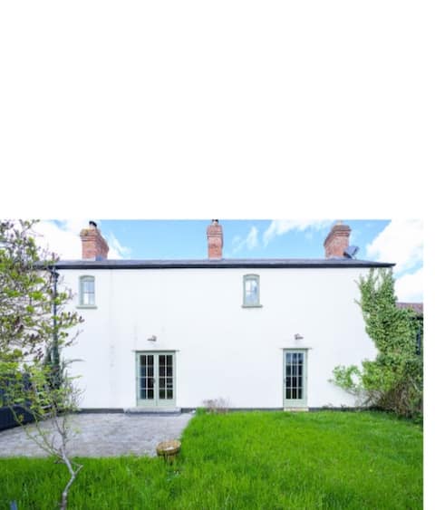 Beautiful cottage, Monmouth town