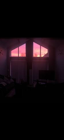 Luxurious 3 Bedroom Townhouse With Hottub & Sauna. gallery image 5