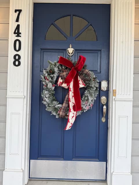 Cozy Cottage | Hot Tub + Holiday Ready