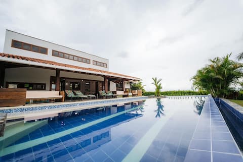 Private villa near Parque del Café-Montenegro