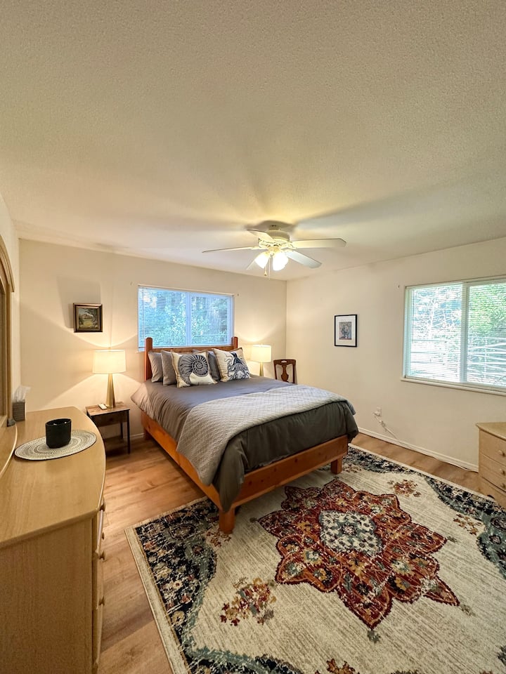 Redwood Getaway With Hot Tub - Crescent City, CA