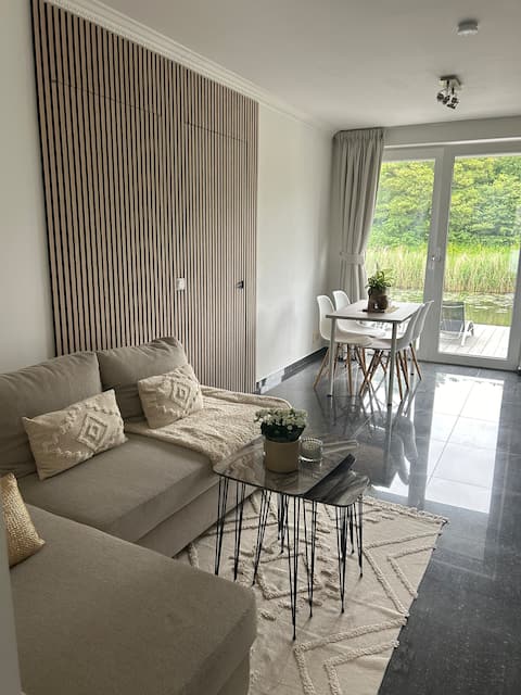 Popular Airbnb listing: Bali renthouse, Airport, Keukenhof, Zandvoort in Noord Holland