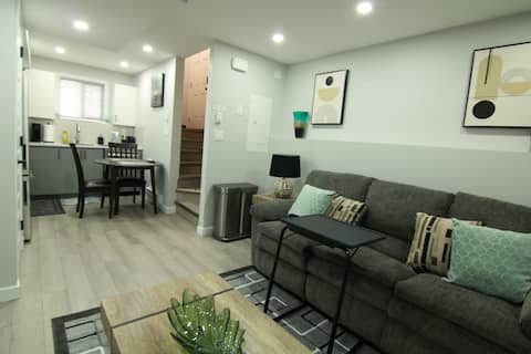 Top performing Airbnb: Modern &Homely Legal Suite with Driveway Parking in Saskatoon