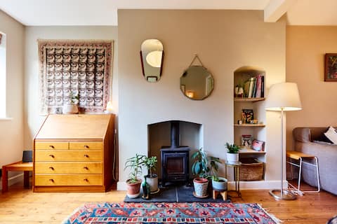 Successful Airbnb property: Calm Leeds home| Free Parking|Close to city centre in Chapel Allerton