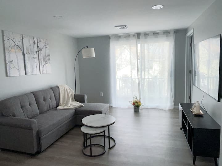 Newly Renovated Niagara River Upper Unit-sleep 8 - Niagara Falls, NY