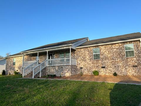 Family Friendly- No Cleaning Fee - 18 min from BNA
