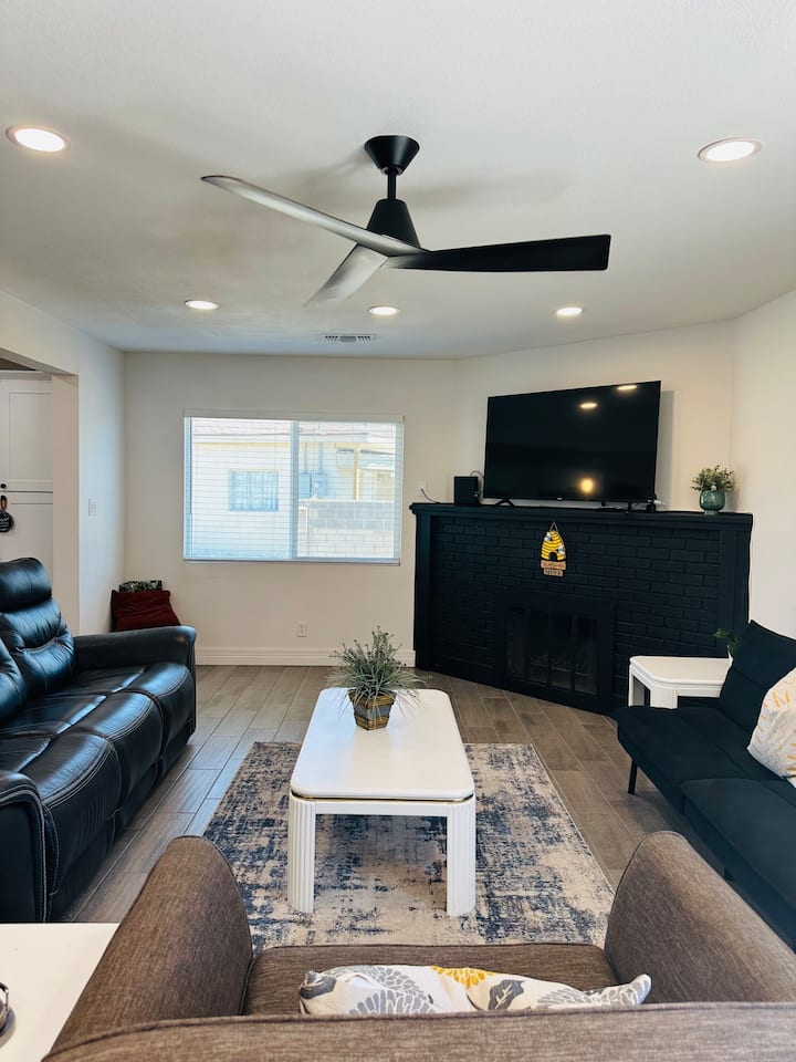 Bee Home - 4 Bedrooms/2 Baths - Hobbs, NM
