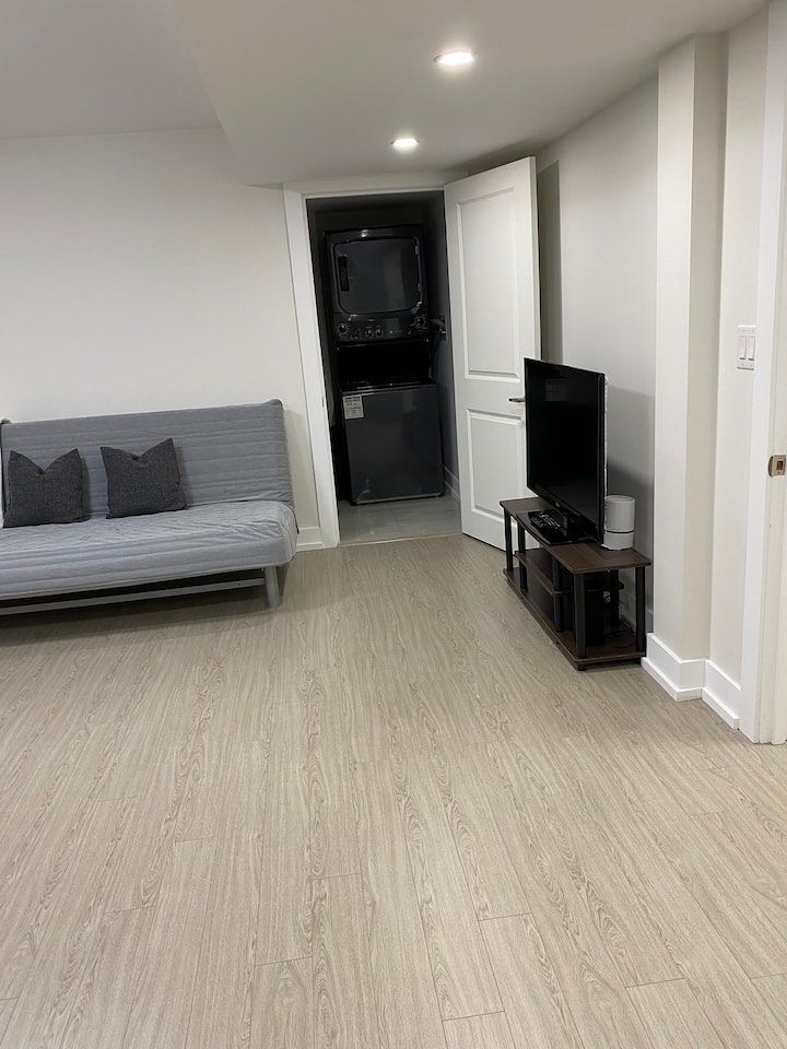 Modern 1 Bedroom Basement, Separate Entrance - Whitby