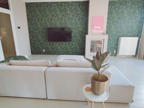 Zen room in city center-private parking