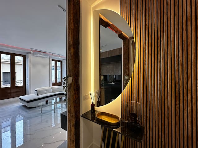 LUJO y Diseño con 10balcones en La Puerta del Sol gallery image 2