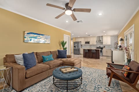 Popular Airbnb listing: 3bd, Pool, Hot Tub, Hiking Trail, Garage, ASU in Ahwatukee Foothills