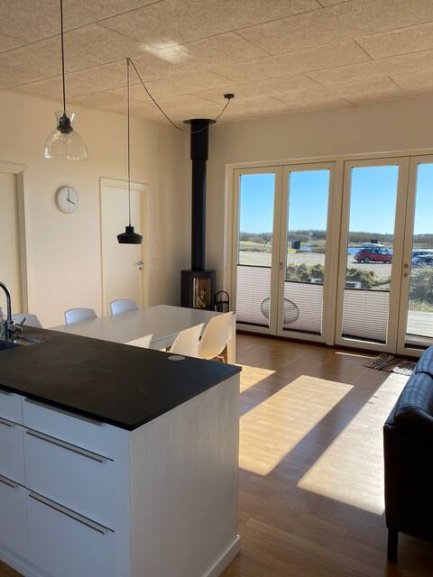 Newer spa cottage by fishing lake