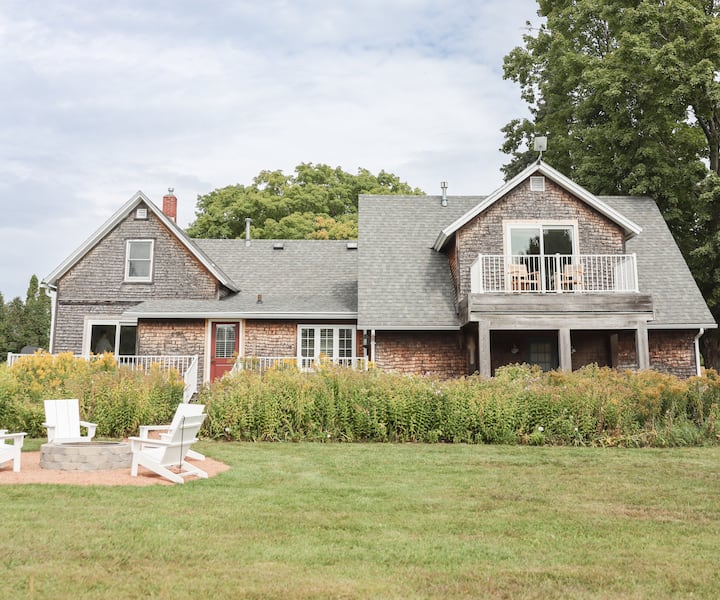 The Farmhouse At Loma Cottages - Egg Harbor, WI
