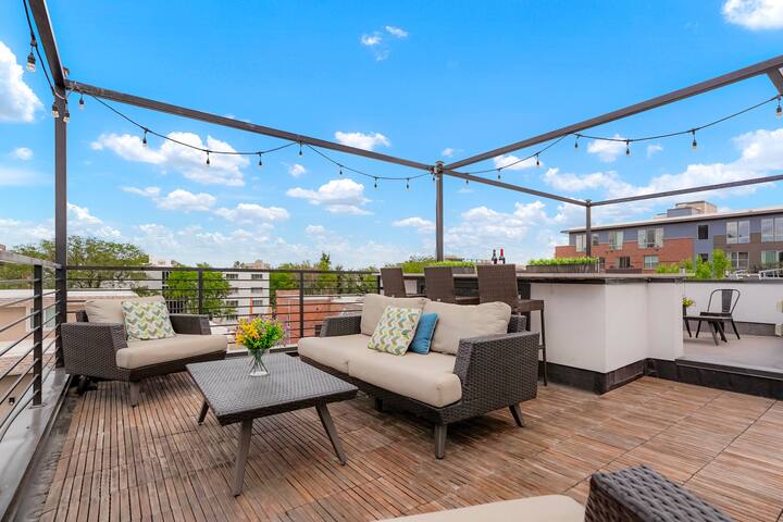 Modern Home w/ Stunning Rooftop gallery image 2