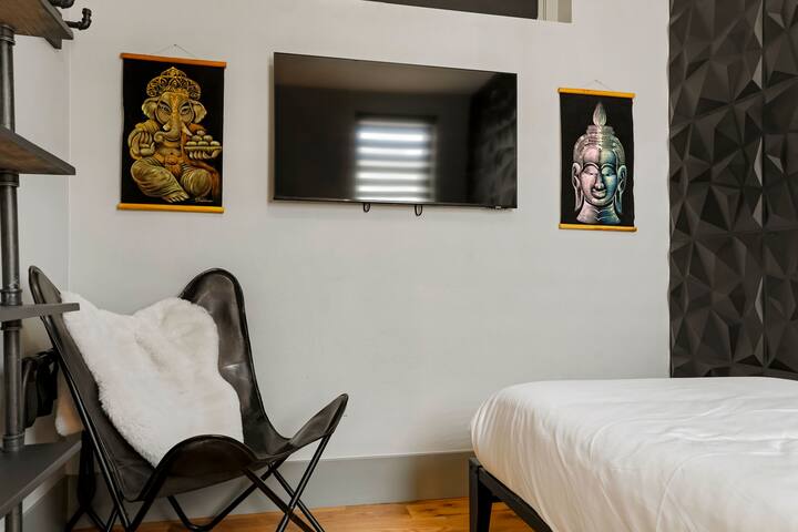 Modern Home w/ Stunning Rooftop gallery image 5