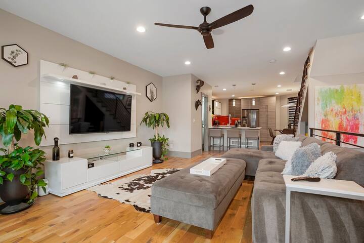 Modern Home w/ Stunning Rooftop gallery image 3