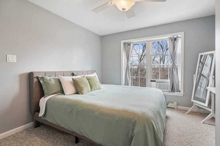 คุณนอนด้วยหมอนกี่ใบ? เรามีพวกเขาในทุกรูปทรงและขนาด