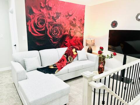 EntireLuxHomel4BedIPooLTablelAirHockyl14MinAirport