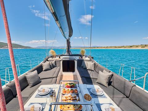 luxury sailing yacht charter