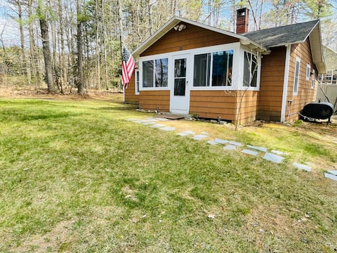 Cozy Cottage on Big Sebago Lake