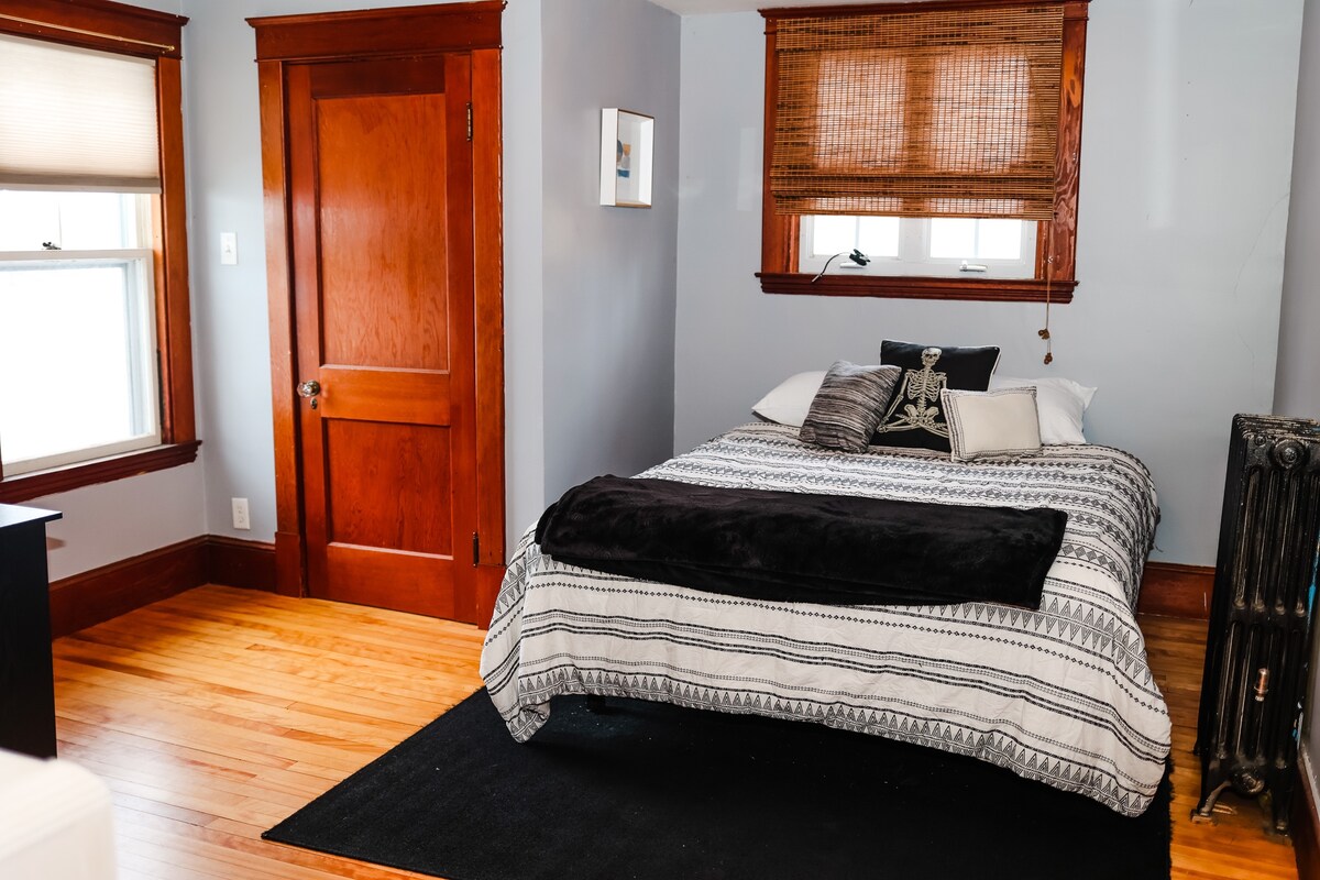 Спалня с двойно легло