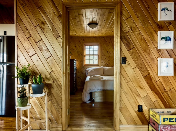 Главна 
спална соба 1 - брачен кревет (широк 150-179 см)