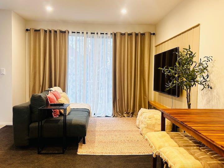 Stylish. Spacious. Designed For Living And Working - Christchurch