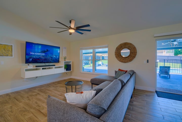 New! Resort Style Oasis ~ Heated Pool & Game Room - Clermont, FL