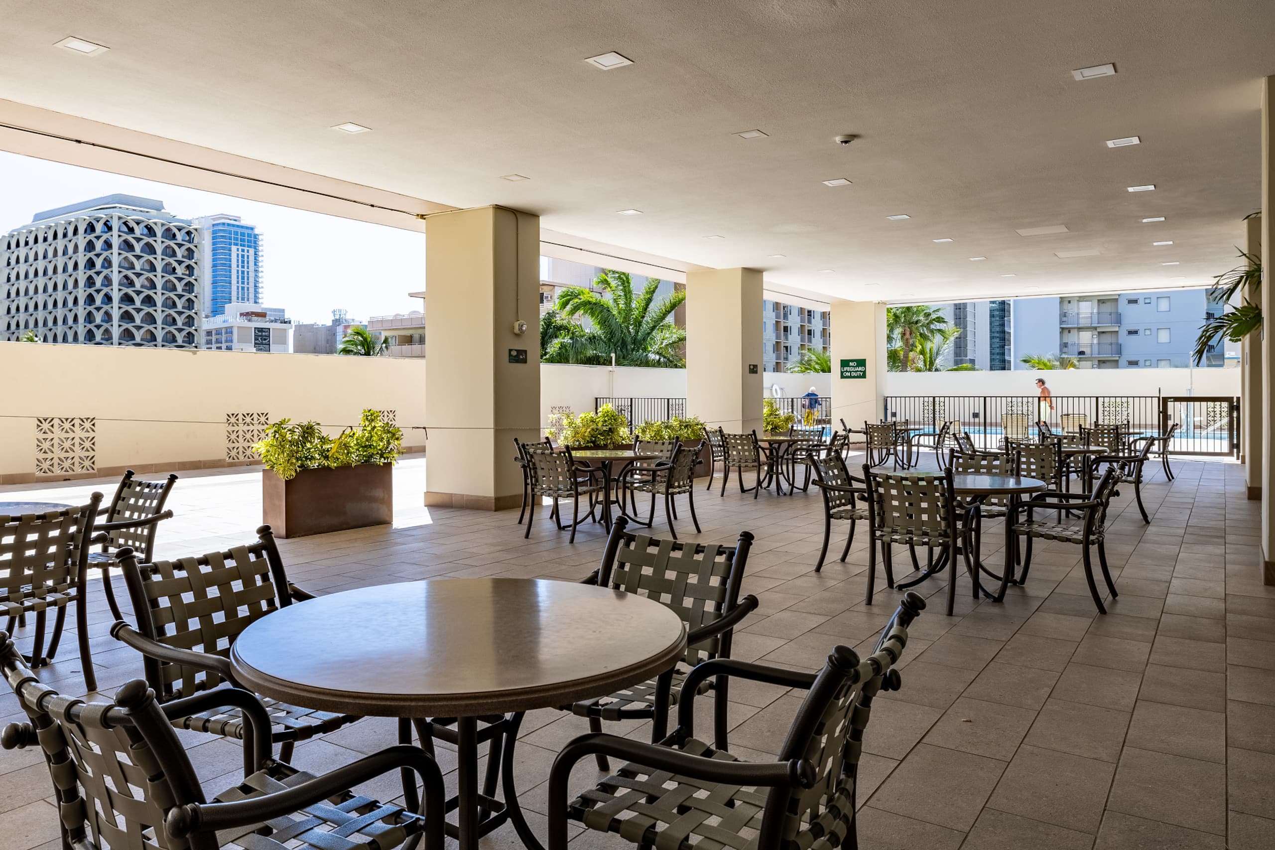 Free Assigned Parking Pool Gym 2 beds 1 bd Waikiki - Image 47
