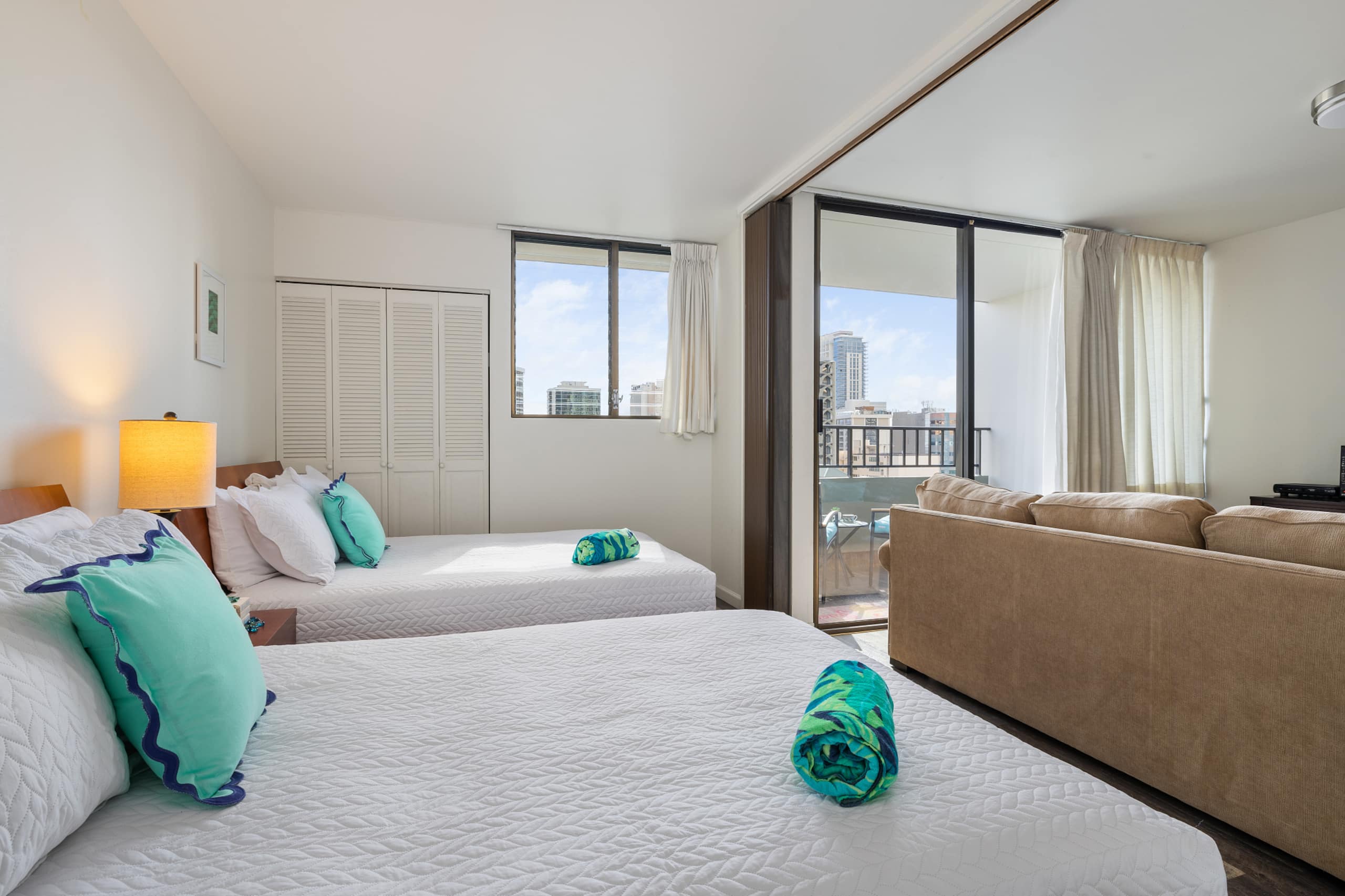 Free Assigned Parking Pool Gym 2 beds 1 bd Waikiki - Image 15