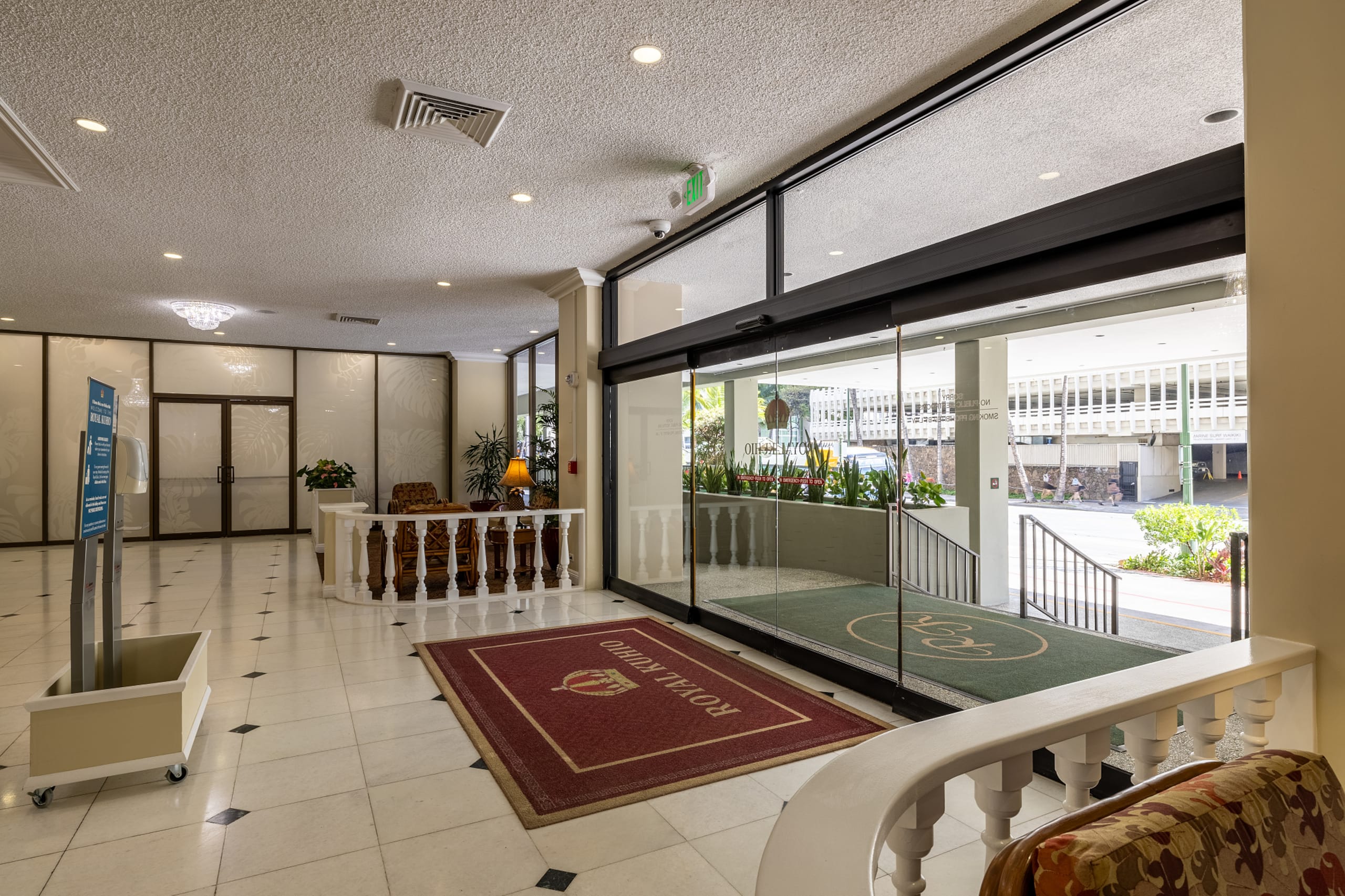 Free Assigned Parking Pool Gym 2 beds 1 bd Waikiki - Image 51