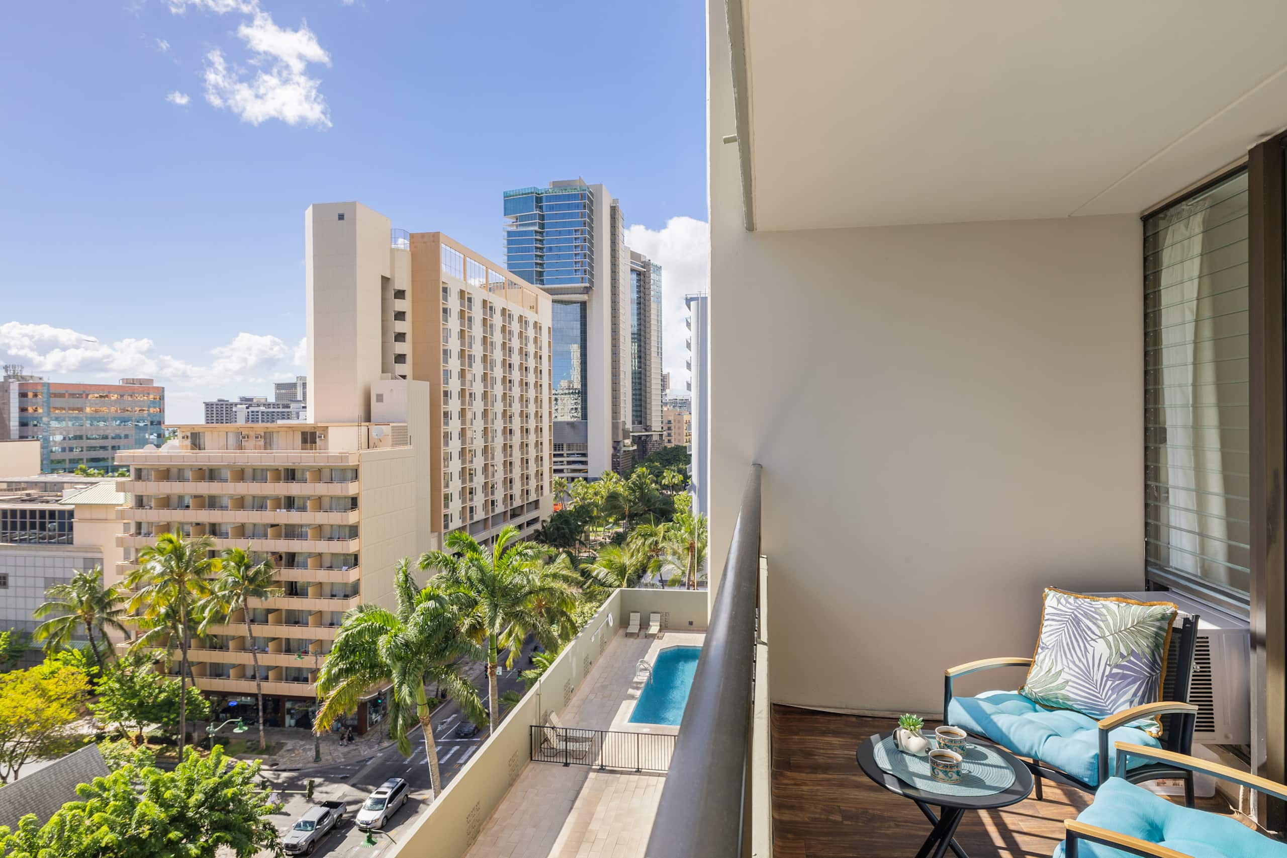 Free Assigned Parking Pool Gym 2 beds 1 bd Waikiki - Image 16
