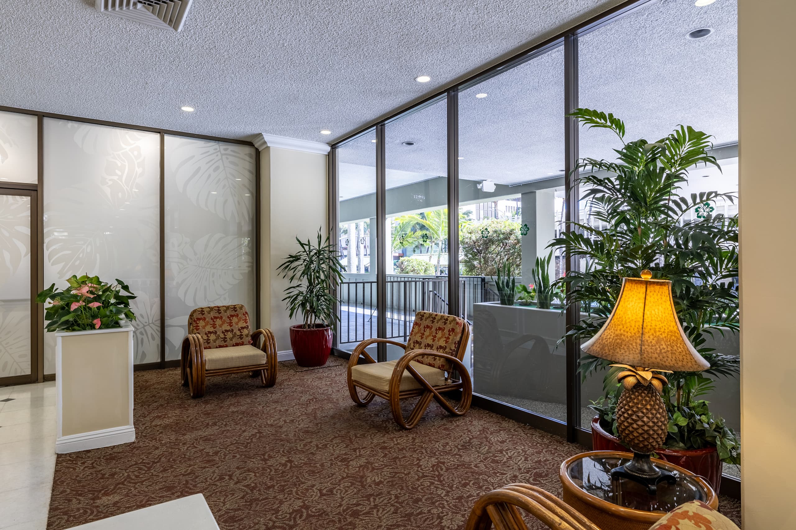 Free Assigned Parking Pool Gym 2 beds 1 bd Waikiki - Image 53