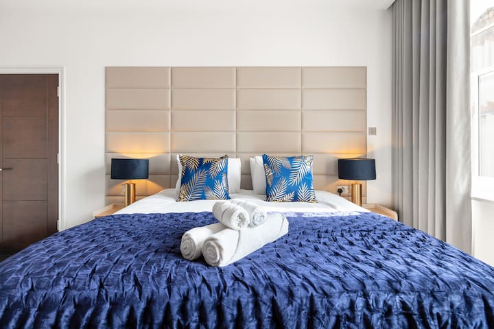 The May Fair Queen gallery image 3