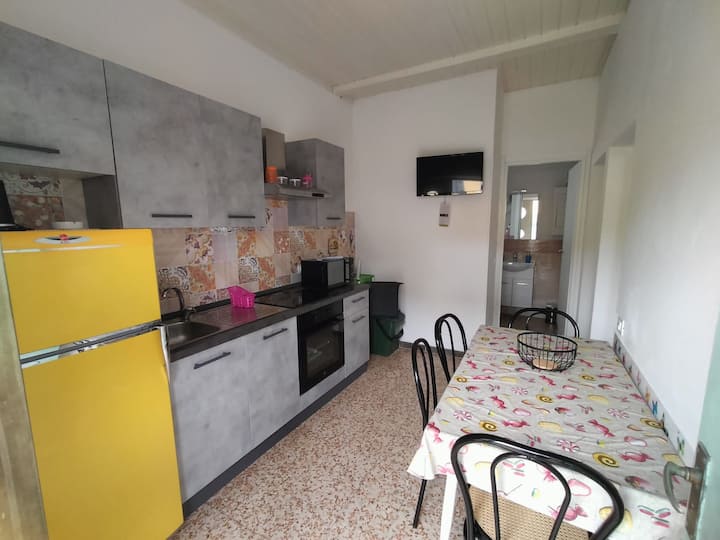 Casa Perla, Marina Di Massa A 900 Mt. Dal Mare. - Massa