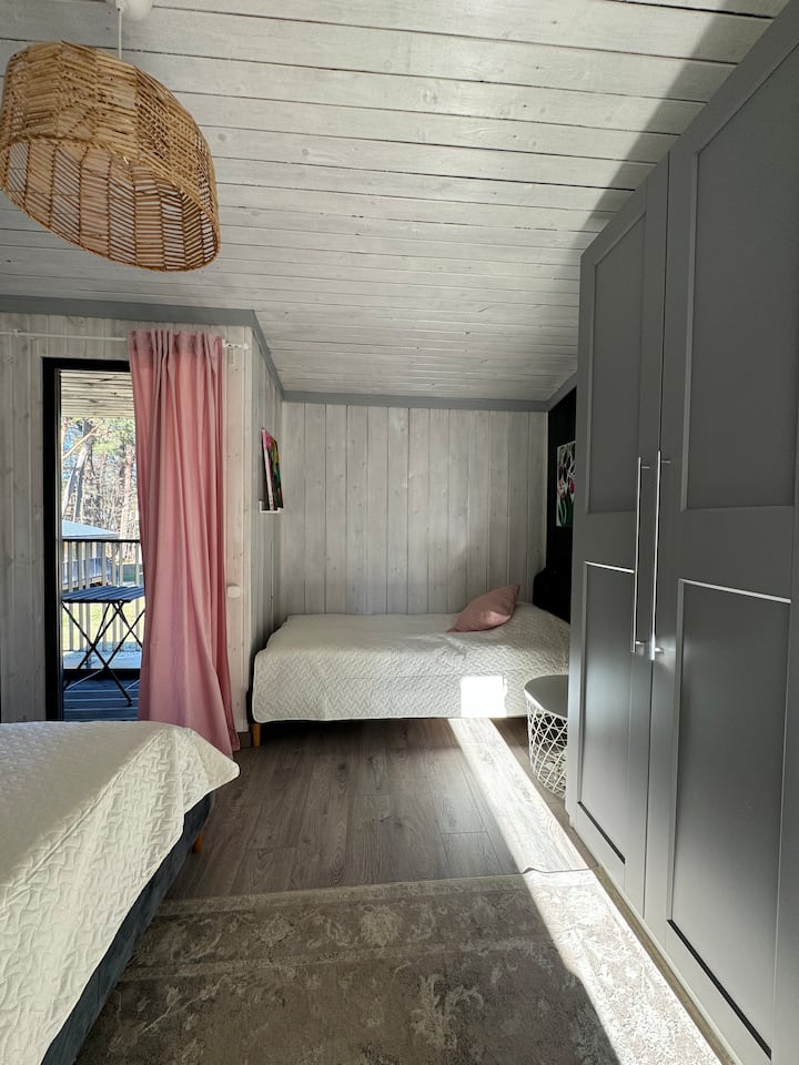 Pamje nga krevati i dhomës së gjumit për fëmijë