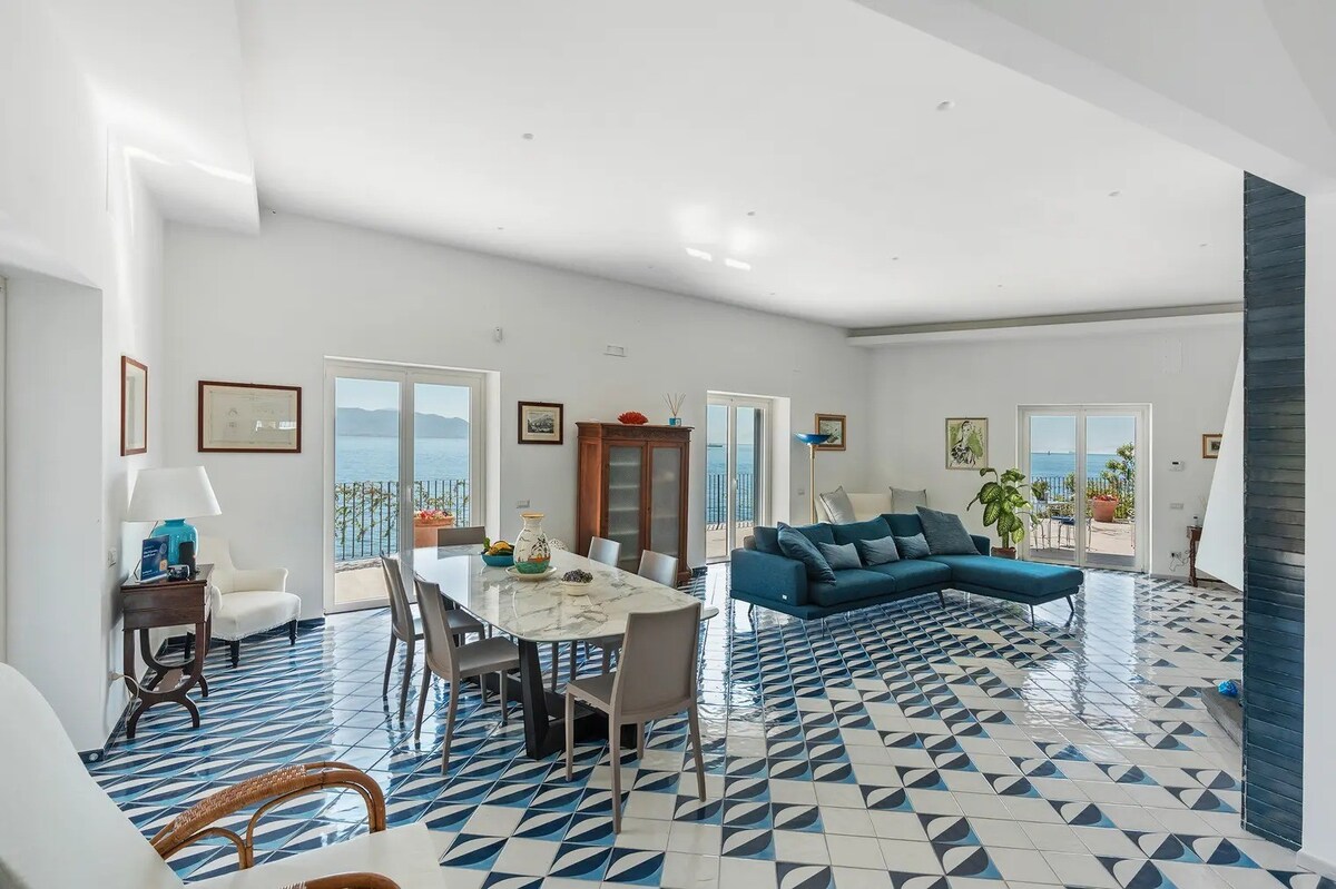 Top Airbnb: Villa Il Carrubo - private beach in Vietri Sul Mare