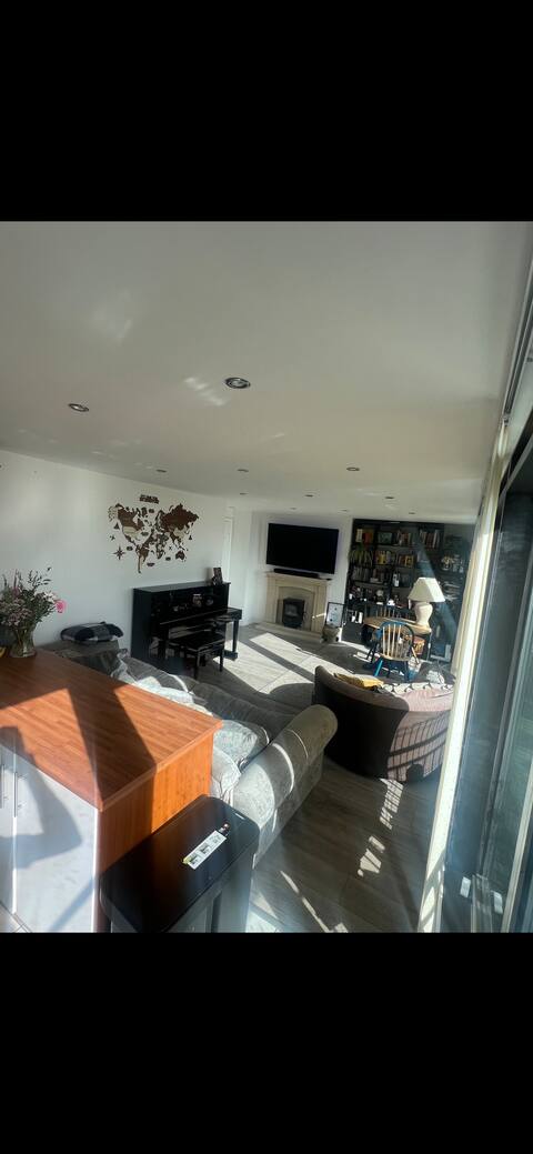 Top performing Airbnb: Luxury penthouse XL - centrally located in Salford