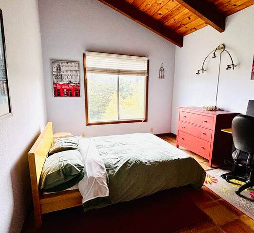 4BR/3BA retreat with stunning Silicon Valley views gallery image 5