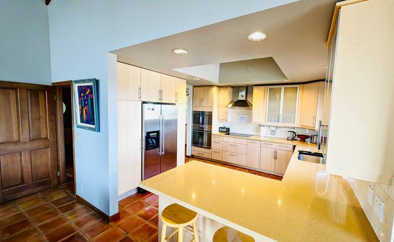 4BR/3BA retreat with stunning Silicon Valley views gallery image 4