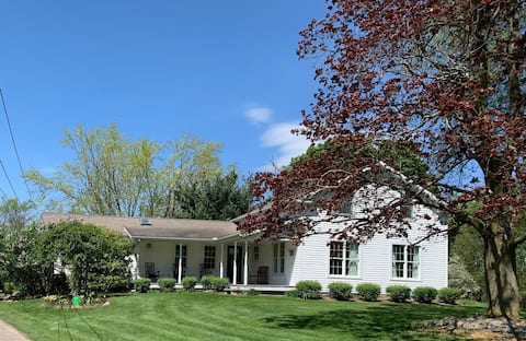 Cozy 1814 Farmhouse near wineries