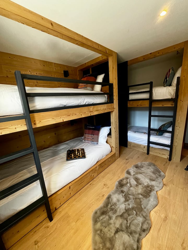 Super luxury bunk room, 4 large single bunks each with its own cubby hole shelf, reading light & usbc charging point . Luxury 90cm mattress create comfortable beds suitable for 2 adults or 4 children . Plenty of  storage & TV to play games or movies