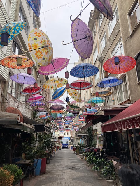 Umbrella street sweet apartment ( with A/C )