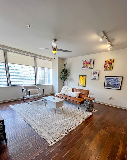 Airbnb Modern Apt In The Heart Of Dtown - No Cleaning Fee